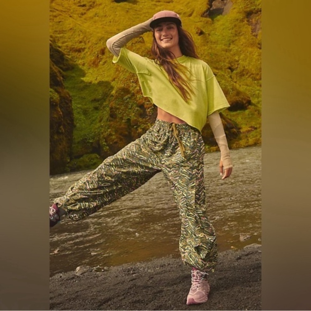 Free People Zephyr Printed Pants Size Medium NWT